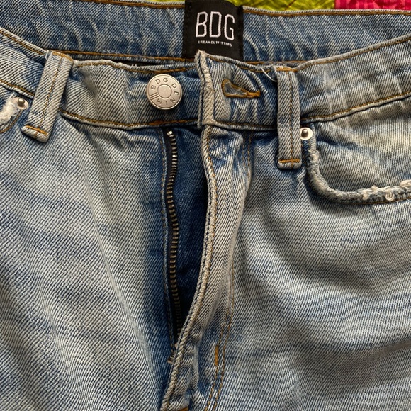 BDG by Urban Outfitters Distressed Mom High-Rise Jeans - Picture 5 of 6